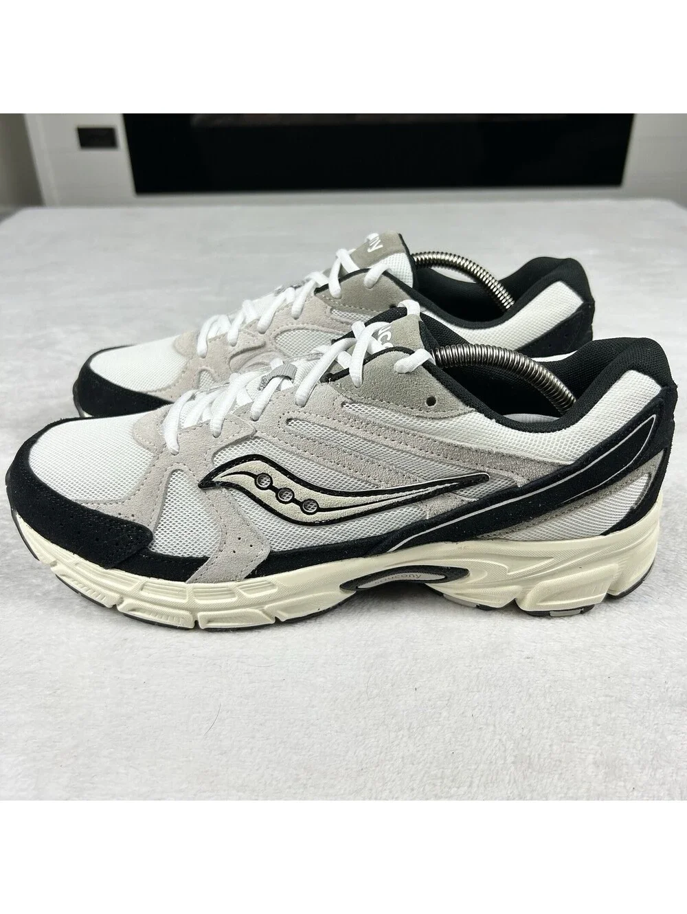 Saucony Ride Millennium Men’s Running Shoes Size 10 White Black Suede Sneakers